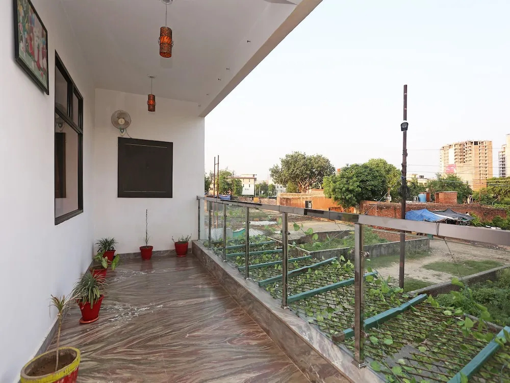 Hotel Taj Niwas by OYO Rooms