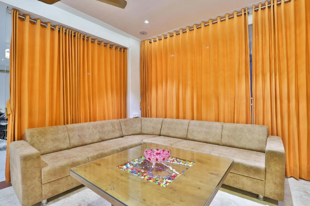 Oyo 37230 Yashraj Hotel