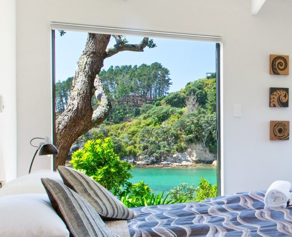 Beachfront Enclosure Bay - Waiheke Unlimited