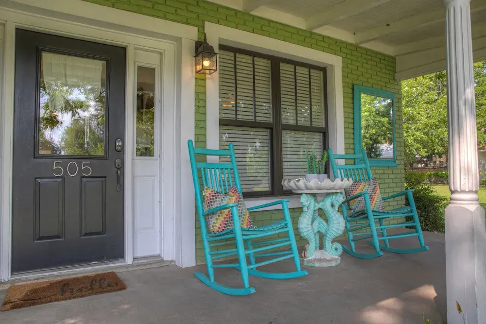 Gorgeous Home 2 Blks to Main St With Pool and Spa!