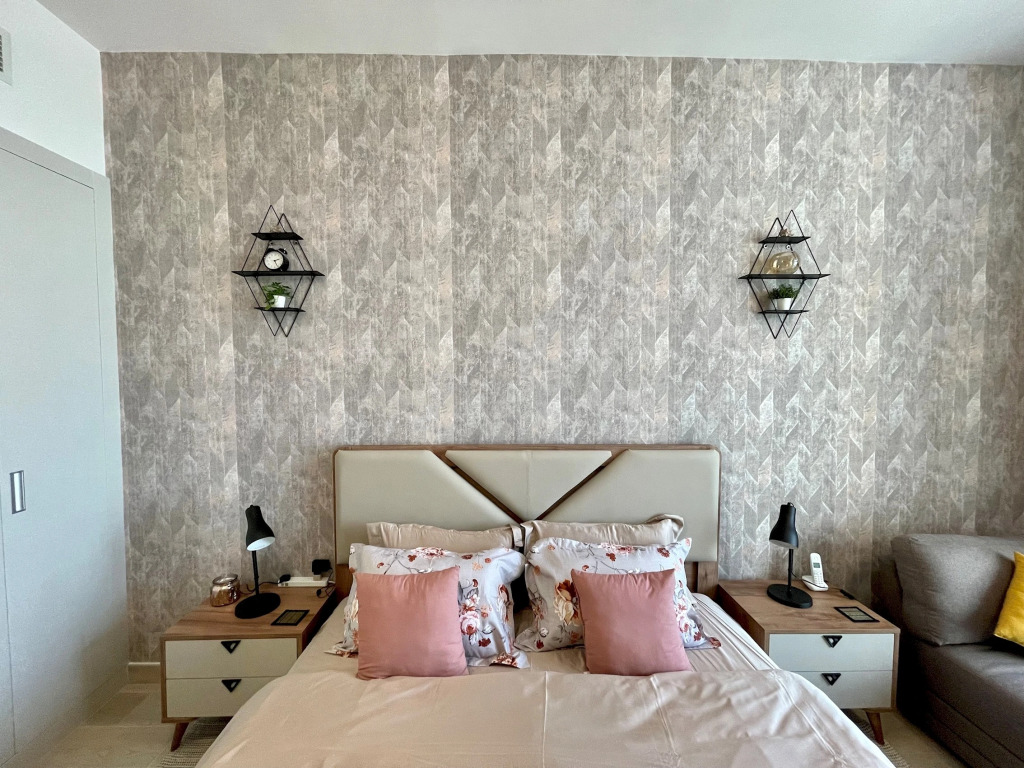 Spacious & Cute Studio with Balcony