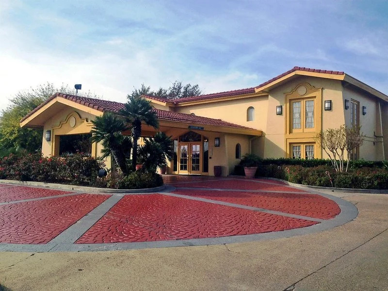 Days Inn & Suites by Wyndham Texas City - Galveston Area