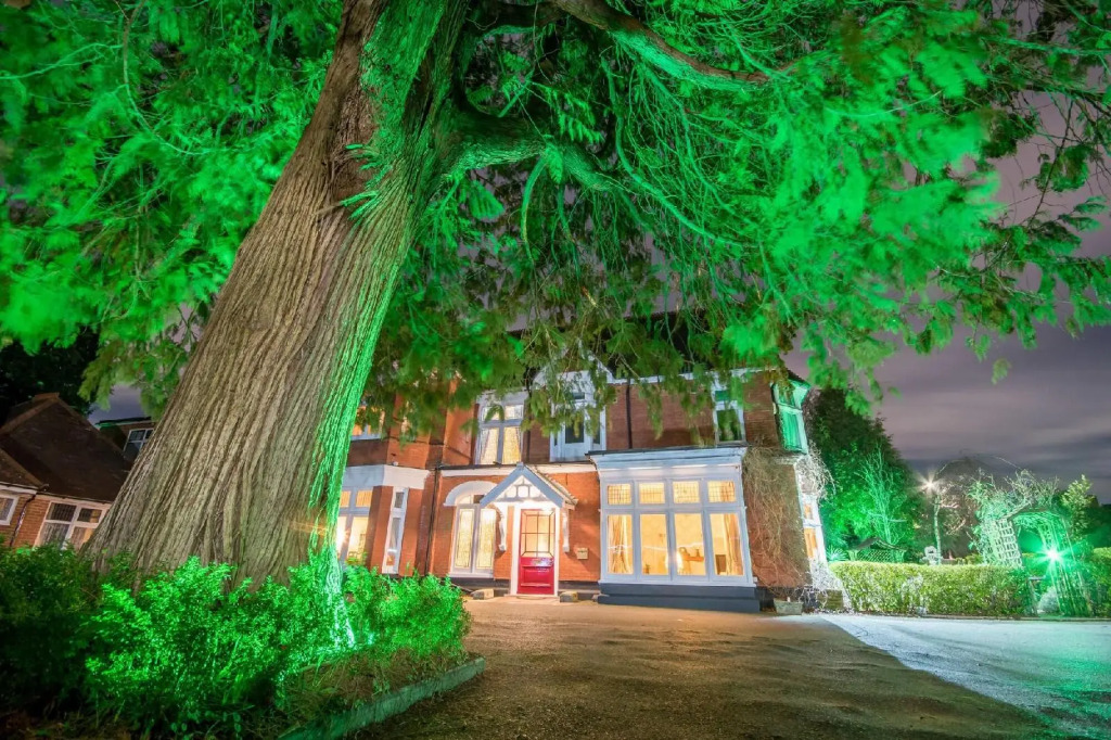 Grovefield Manor