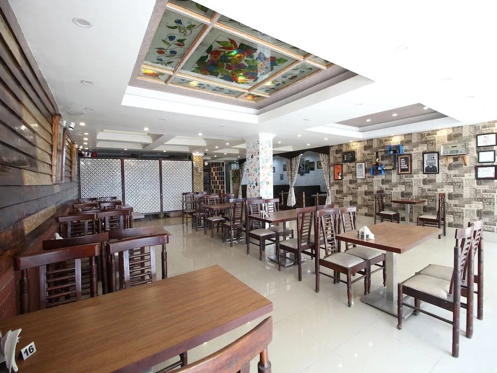 OYO 29553 Hotel Essar
