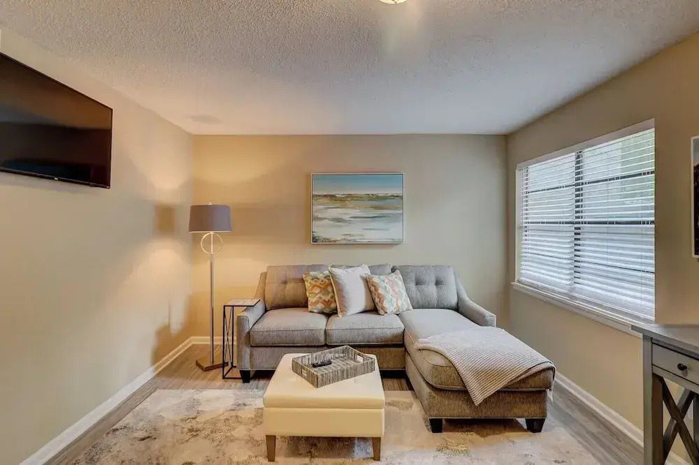 Hilton Head 2BR Townhouse Walk to Shops & Dining