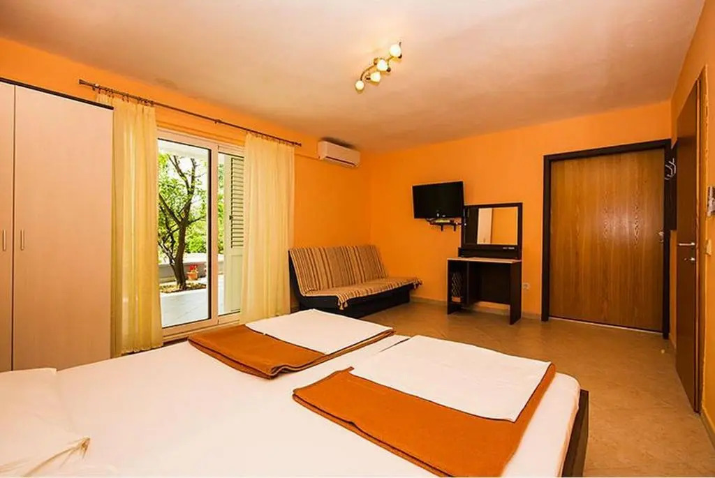 Beautiful apartment with back yard and terrace AE1259 - Apartments Vjenceslava XX