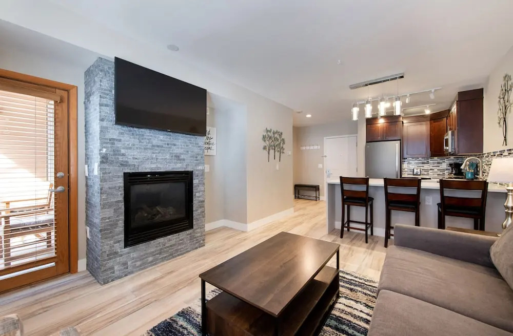Premium Unit 1307 - 1 Bedroom - Zephyr Mountain 1 Condo