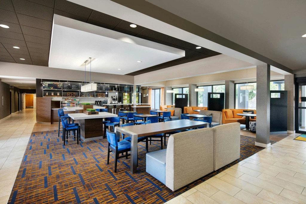 Courtyard by Marriott Addison Midway
