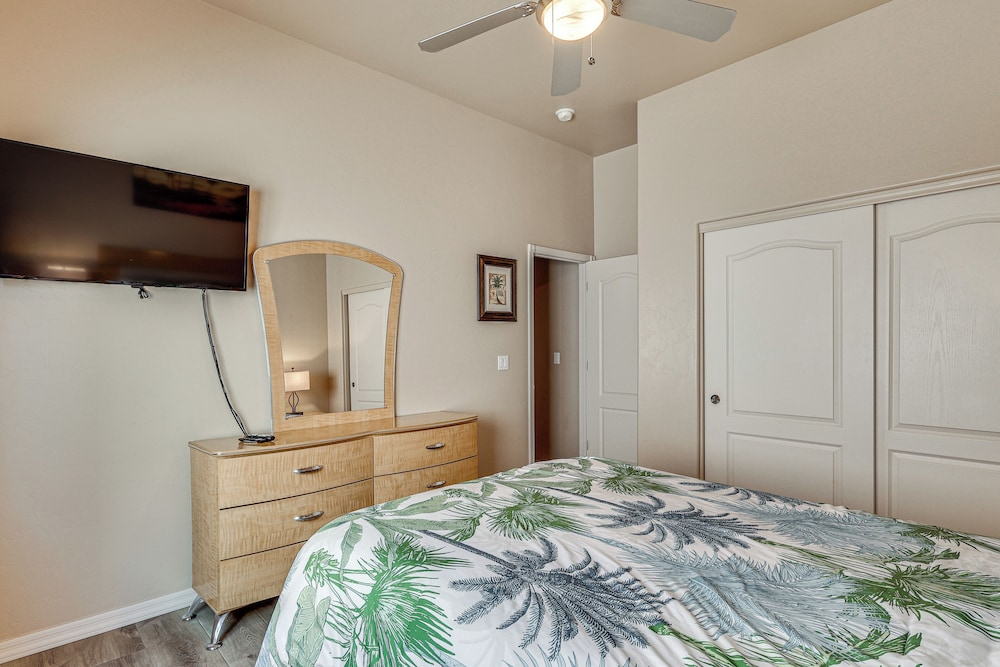 Lake View & Games: Spacious Oasis in Lake Havasu!