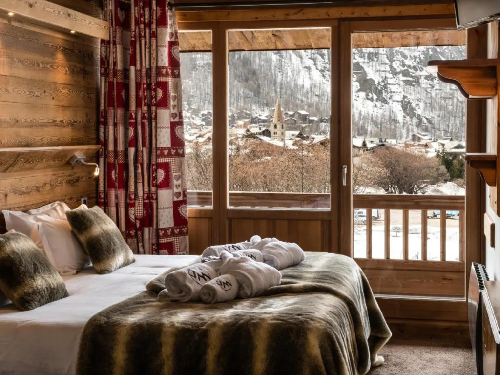 Hotel Ski Lodge