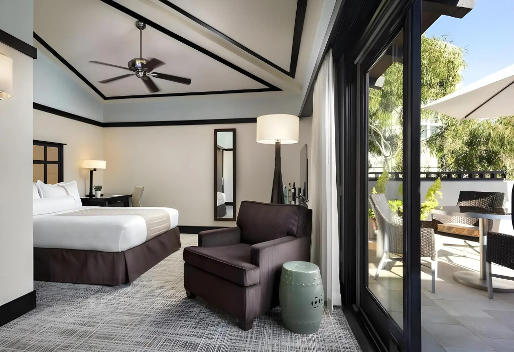 Ambrose Hotel