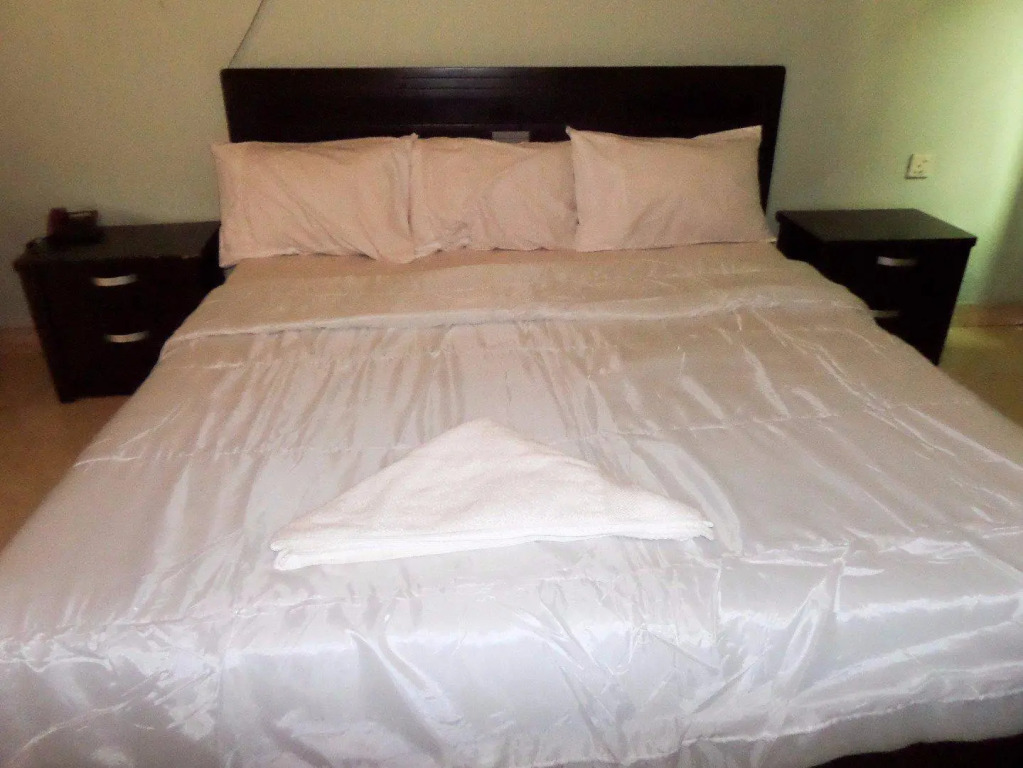 Emars Hotel & Suites