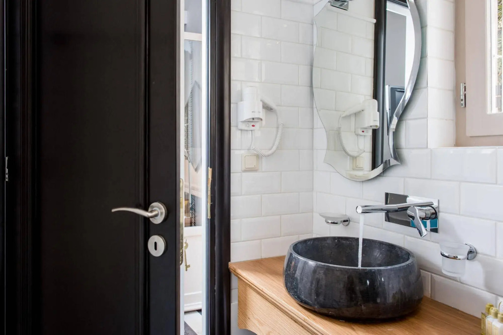 Elia Portou Rooms