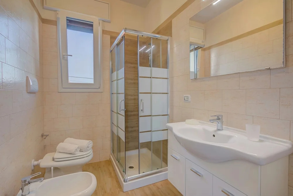 Le Bianche Apt 2 with Garden near The Sea