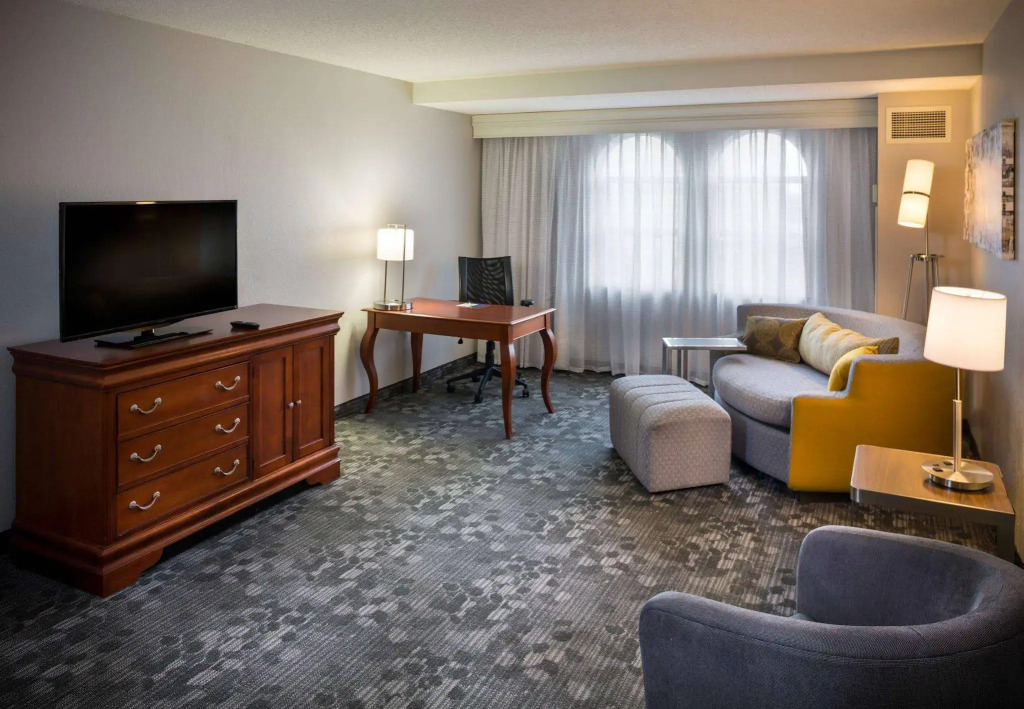 Courtyard by Marriott Norfolk Downtown