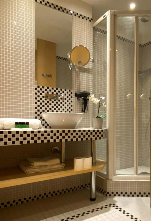 1610B - Stunning studio with Champs Elysées Views!