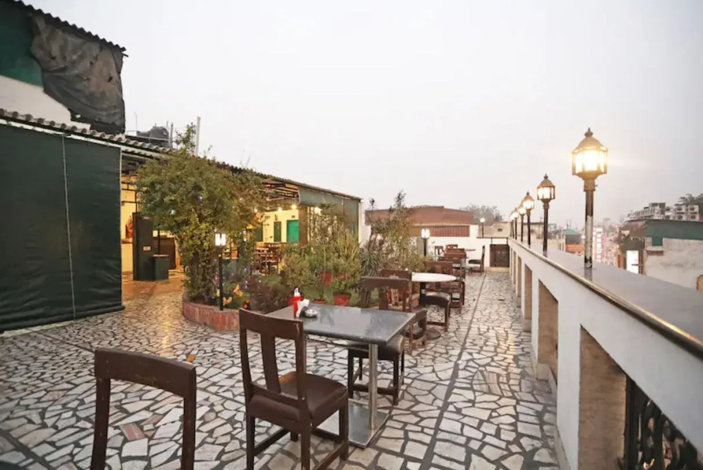 Vivek Hotel