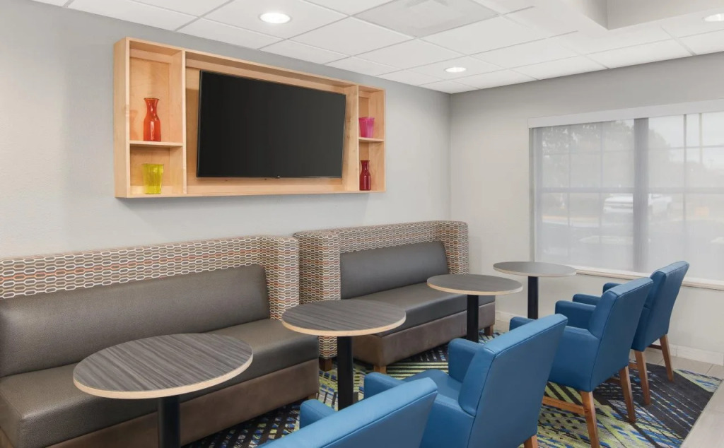 Holiday Inn Express Hotel & Suites Byron by IHG