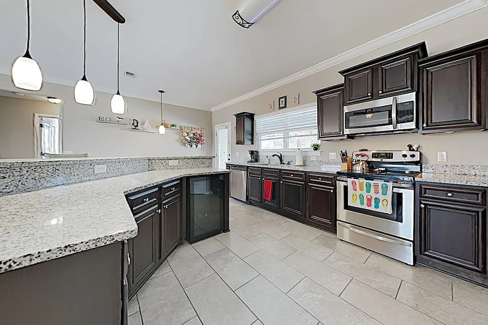 New Listing! Custom : Private Pool, Near Beach 4 Bedroom Home
