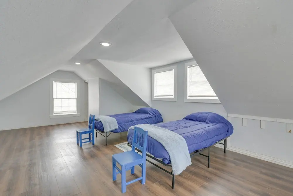 4 Blocks to Beach! Family-friendly Galveston Home