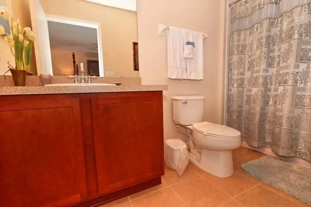 5 BR Home Kitchen Sleeps 10