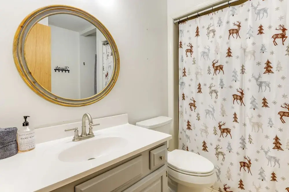 West Dover Townhome Near Mount Snow Shuttle Stop!
