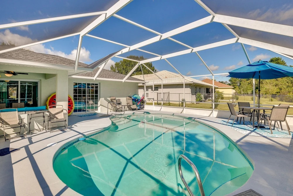 Palm Coast Home w/ Heated Pool: 3 Mi to Beach!