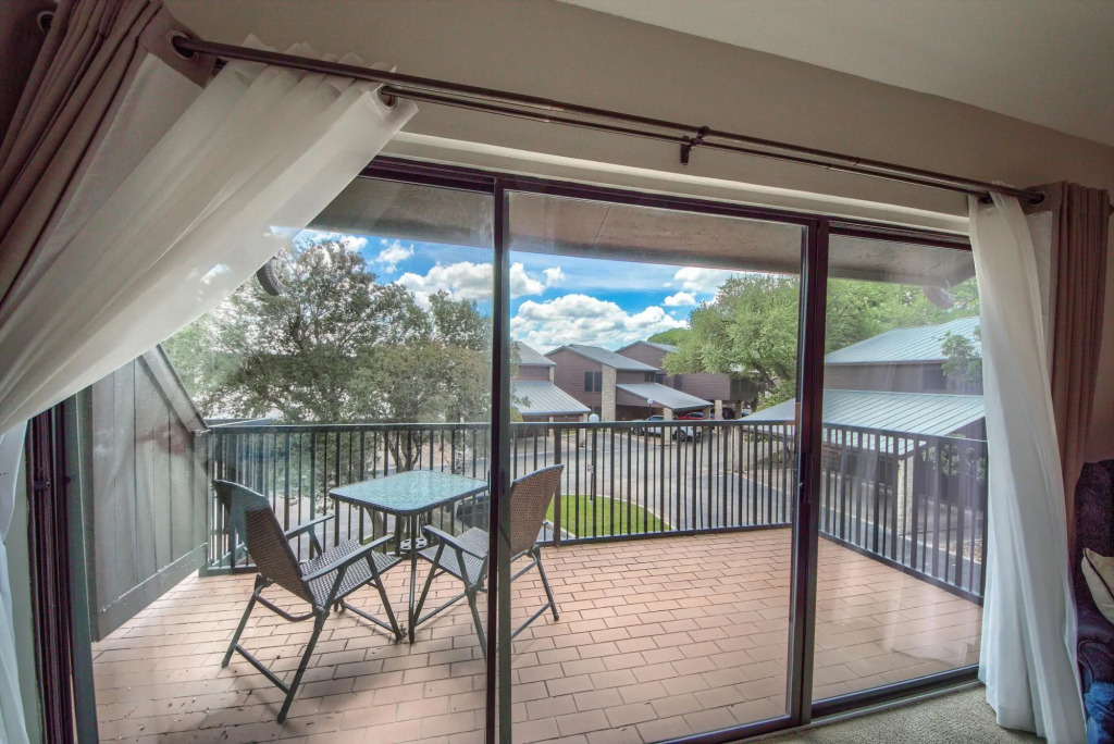 Condo de Comal CW C101