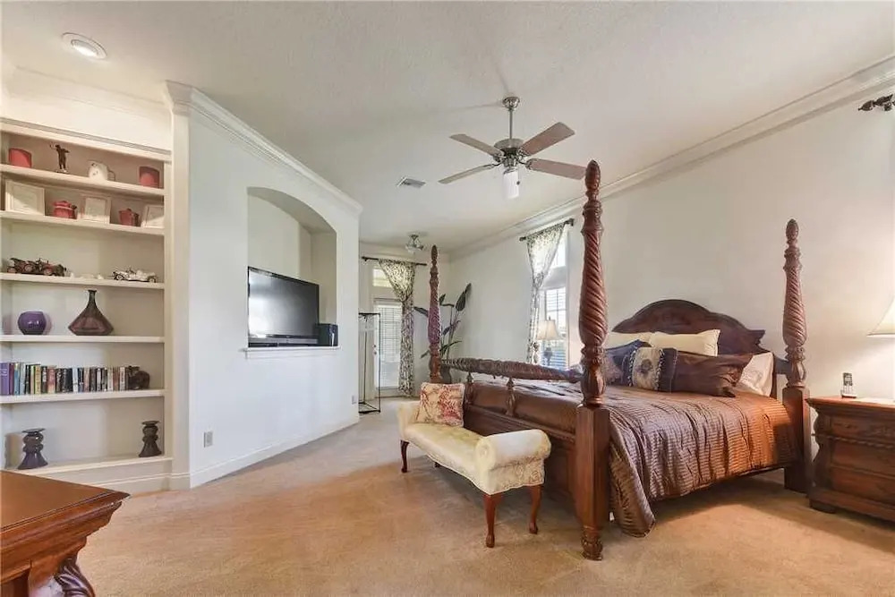 Royal Swan - Three Bedroom Home