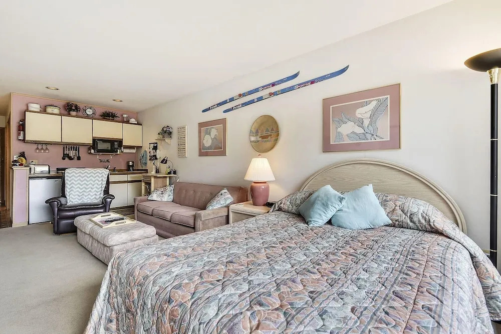 Cedar Lodge 221 Condo by Redawning