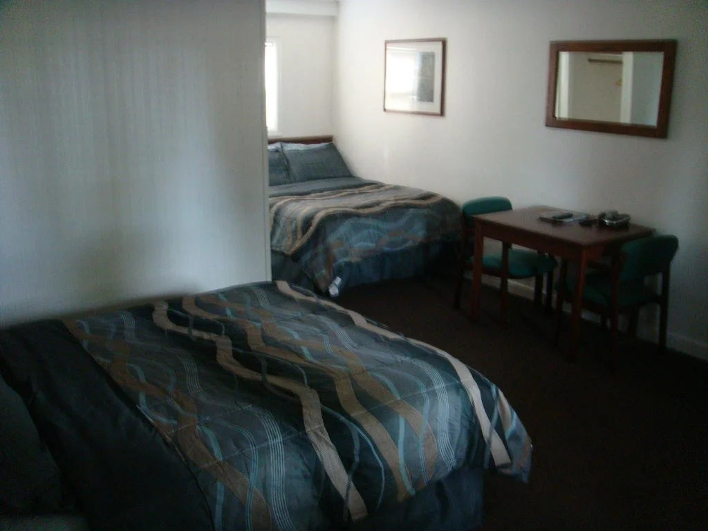 Chalet Motel - Affordable Stay in Central Bend