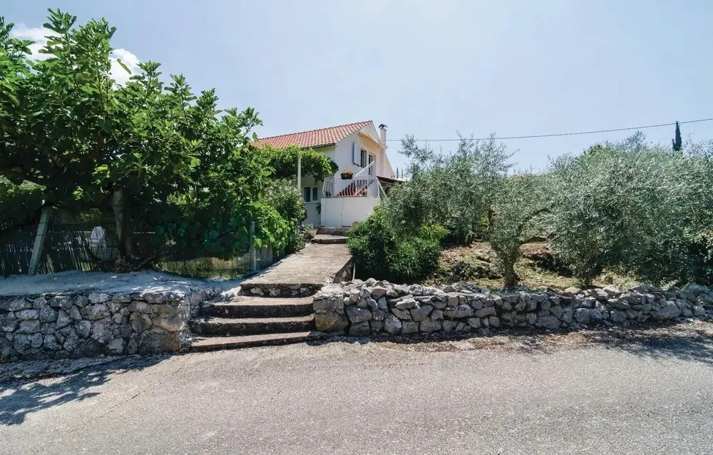 Stunning Home in Gruda With Wifi and 3 Bedrooms