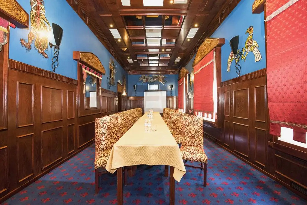 Готель Дніпро Dnipro Hotel
