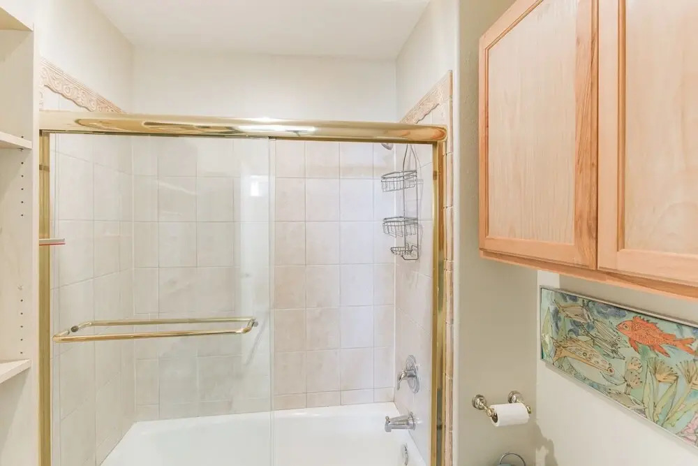 Relax At The Retreat On 62nd Street 2 Bedroom Apts by Redawning