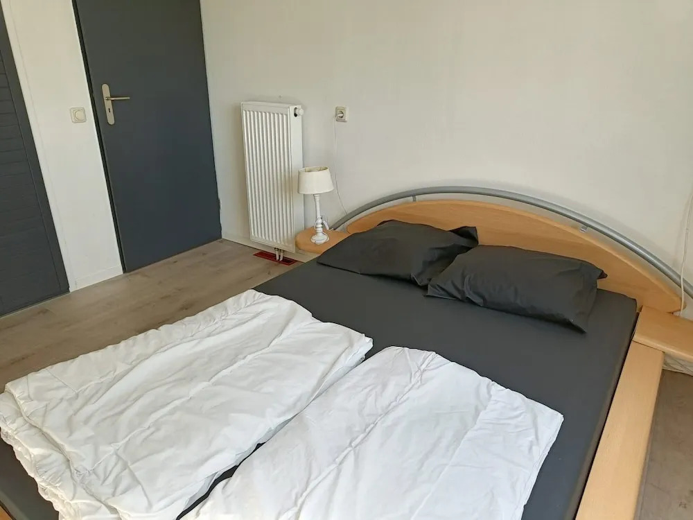 Zeeland Home With Fireplace