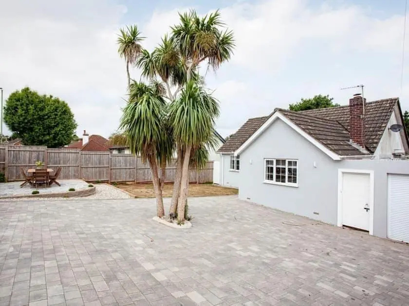 HONEYBROOK - Cosey detached home, modern, spacious