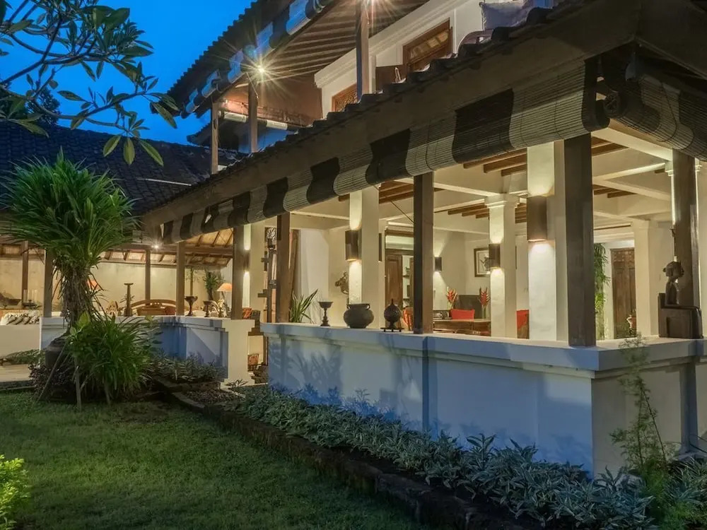 Colonial White House - Seminyak