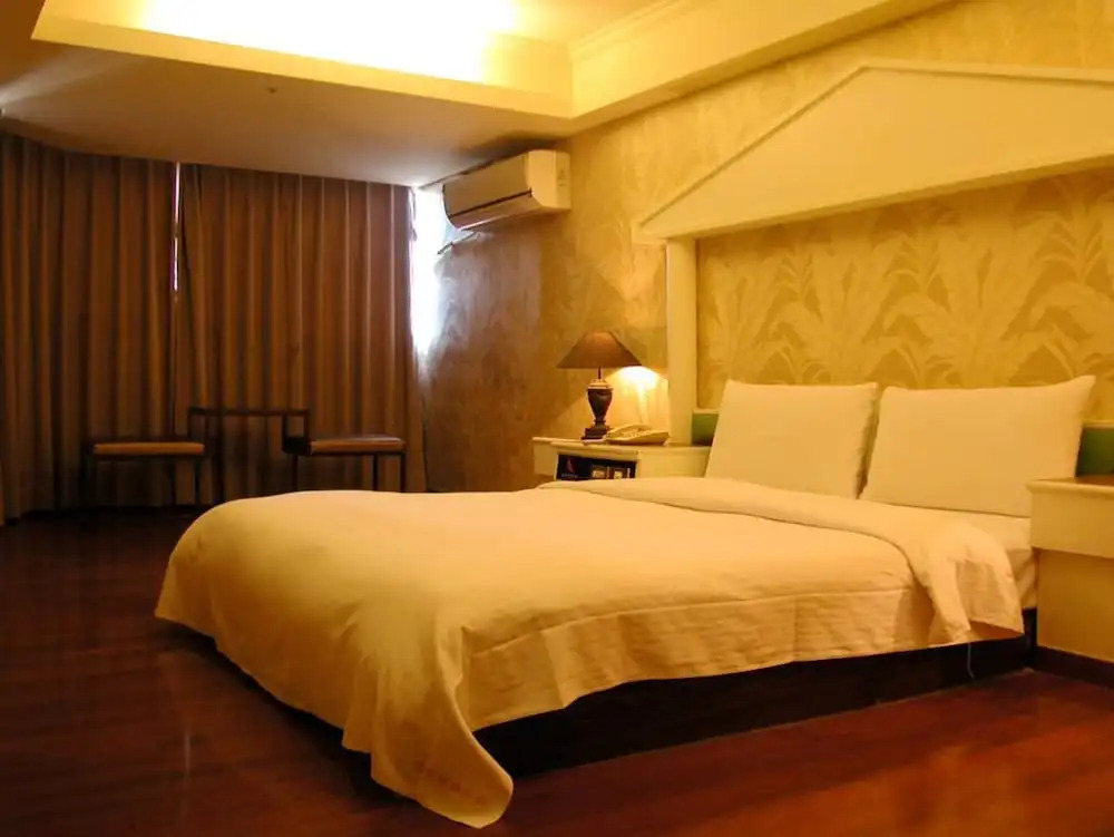 JUNG-ZAW BUSSINESS HOTEL
