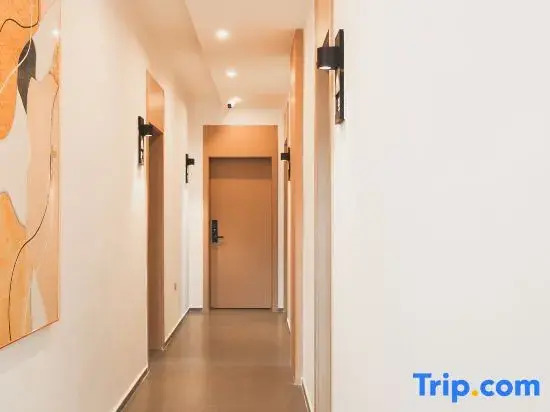 Heshe · Mountain House Oxygen Supply Boutique Stay (Shangri-La Dukezong Ancient City Guishan Park)
