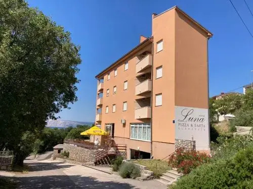 Casa del Sole & Garage