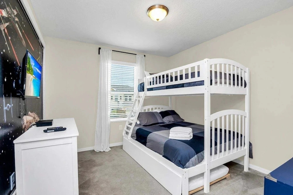 Townhouse w/ Hot Tub Near Disney Sleeps 12