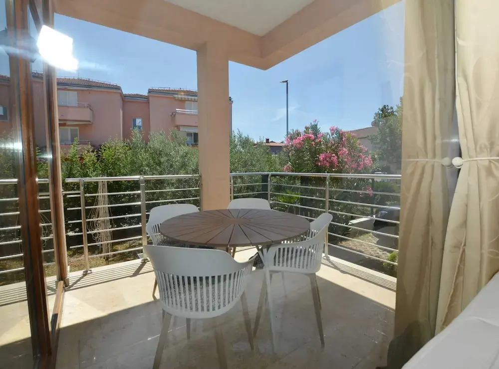 Elegant and Brigth Corner Apartments