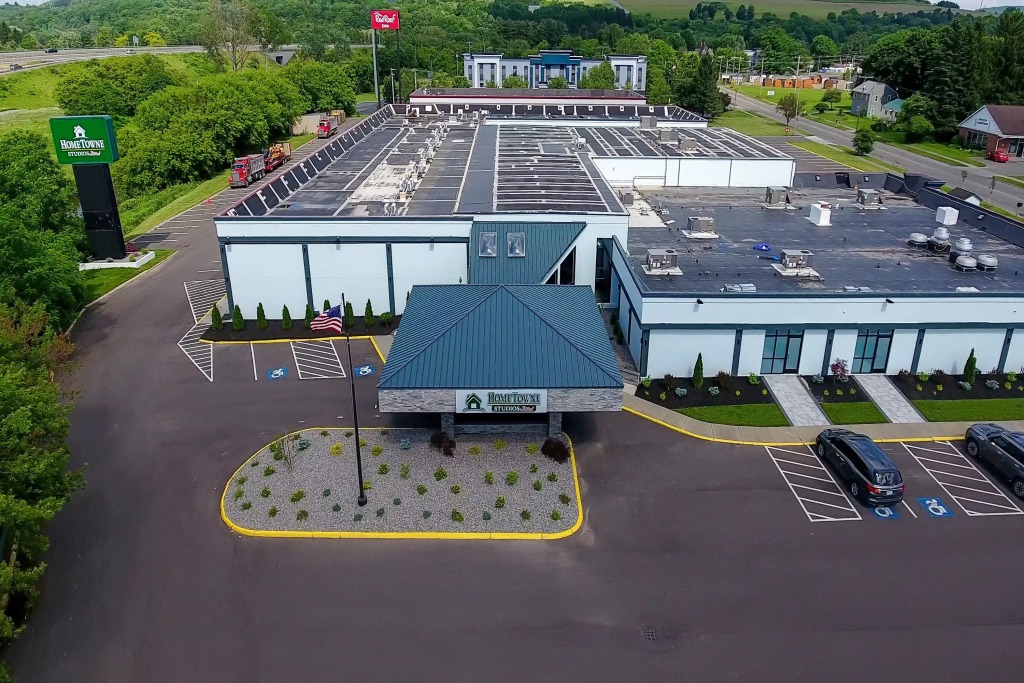 HomeTowne Studios by Red Roof & Conference Center Cortland