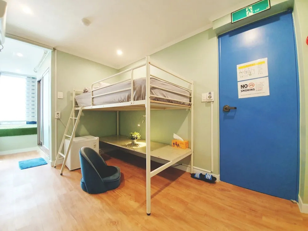 OYO Rooftop Hostel