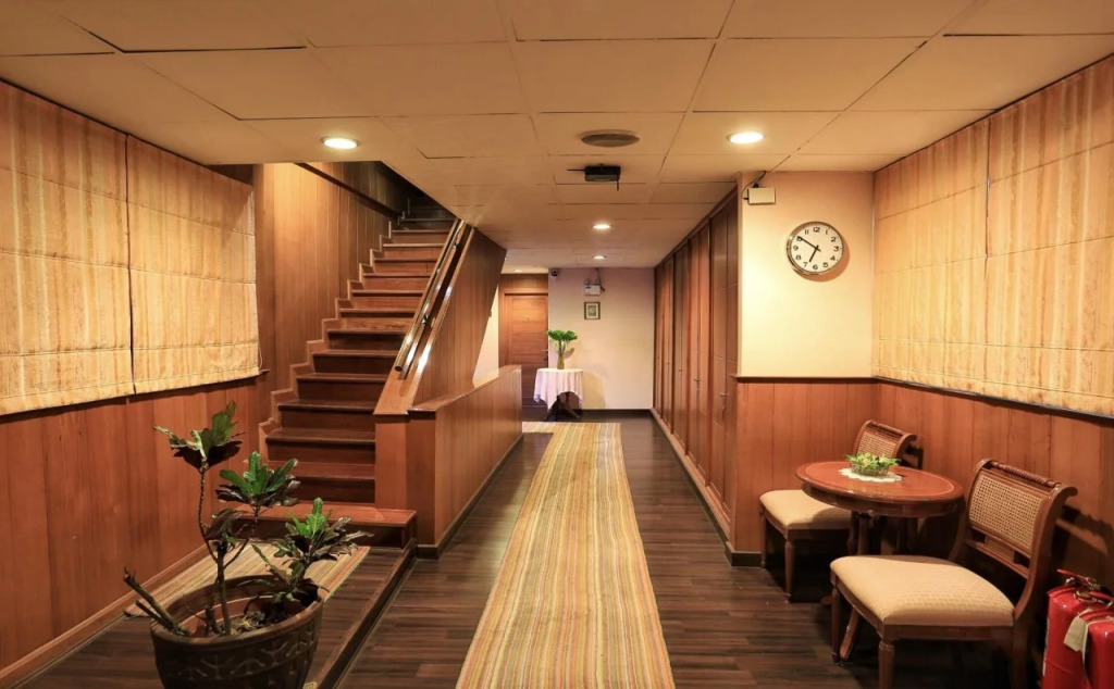 Travel Lodge Suriwongse - Adult only