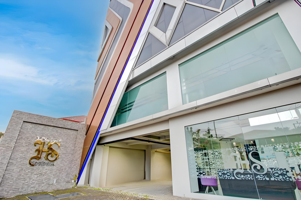 Townhouse OAK Near The Park Mall Semarang Formerly Semarang Boutique Hotel