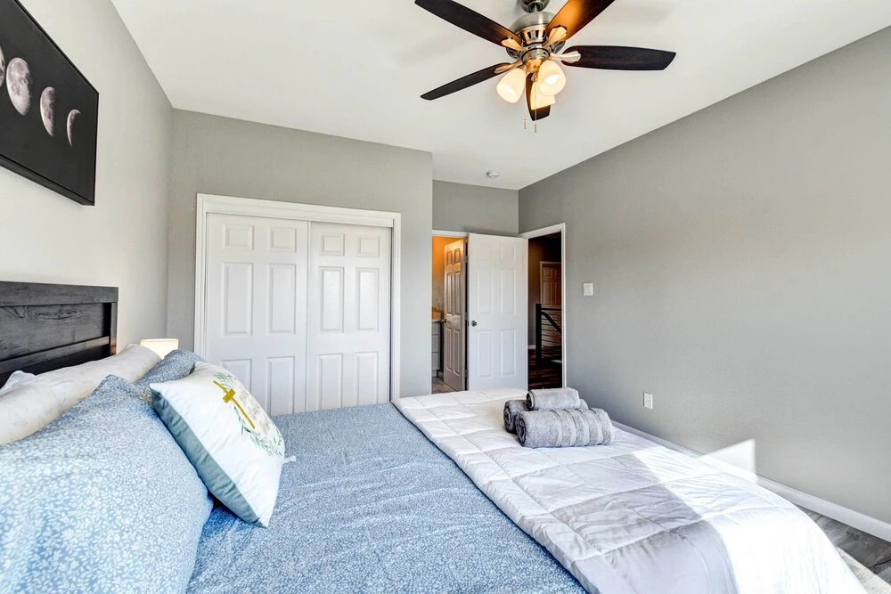 Arlington Home w/ Yard: 2 Mi to At&t Stadium!