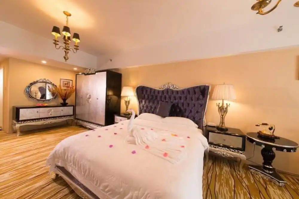 Chengdu Longhu Beach Hotel