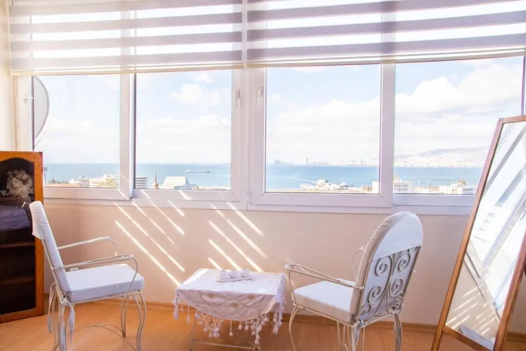 Lovely House with Sea View and Backyard