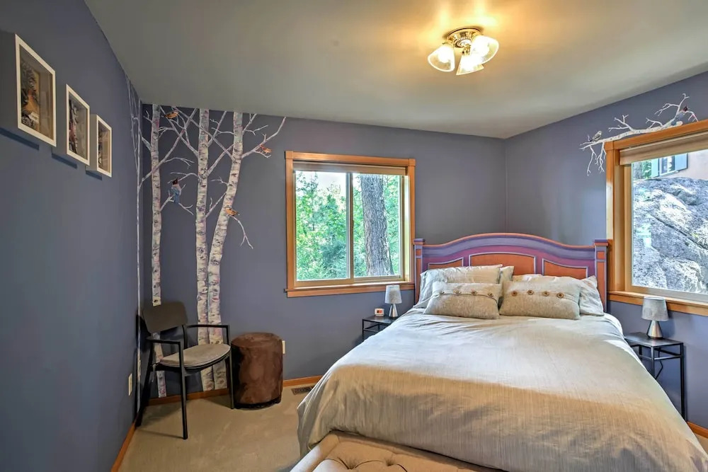 Tamarack Haus' Hot Tub & EV Charging: Walk Dtwn!